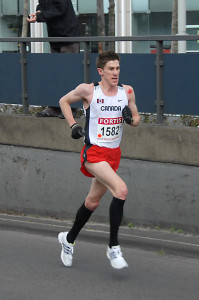 Dylan Wykes, seen here at the 2008 Rotterdam Marathon, has a marathon PB of 2:10:47. Photo: Wikimedia Commons.