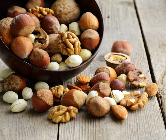 Mix nuts (almonds, hazelnuts, walnuts)