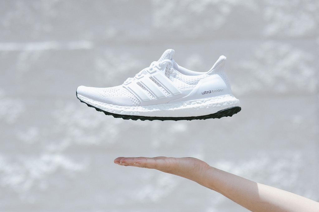 Redondear a la baja Barricada cache Adidas releases the Ultra Boost All-White - Canadian Running Magazine