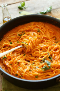 Roasted-Red-Pepper-Pasta-Vegan-GlutenFree-10-ingredients-and-SO-creamy-and-delicious (1)