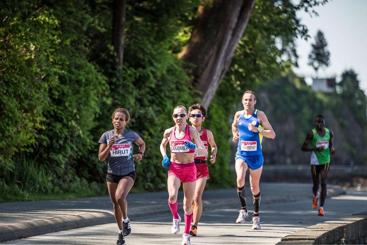 Lioudmila Kortchaguina and Hirut Gangue battle through Stanley Park during the 2015 Vancouver Marathon.