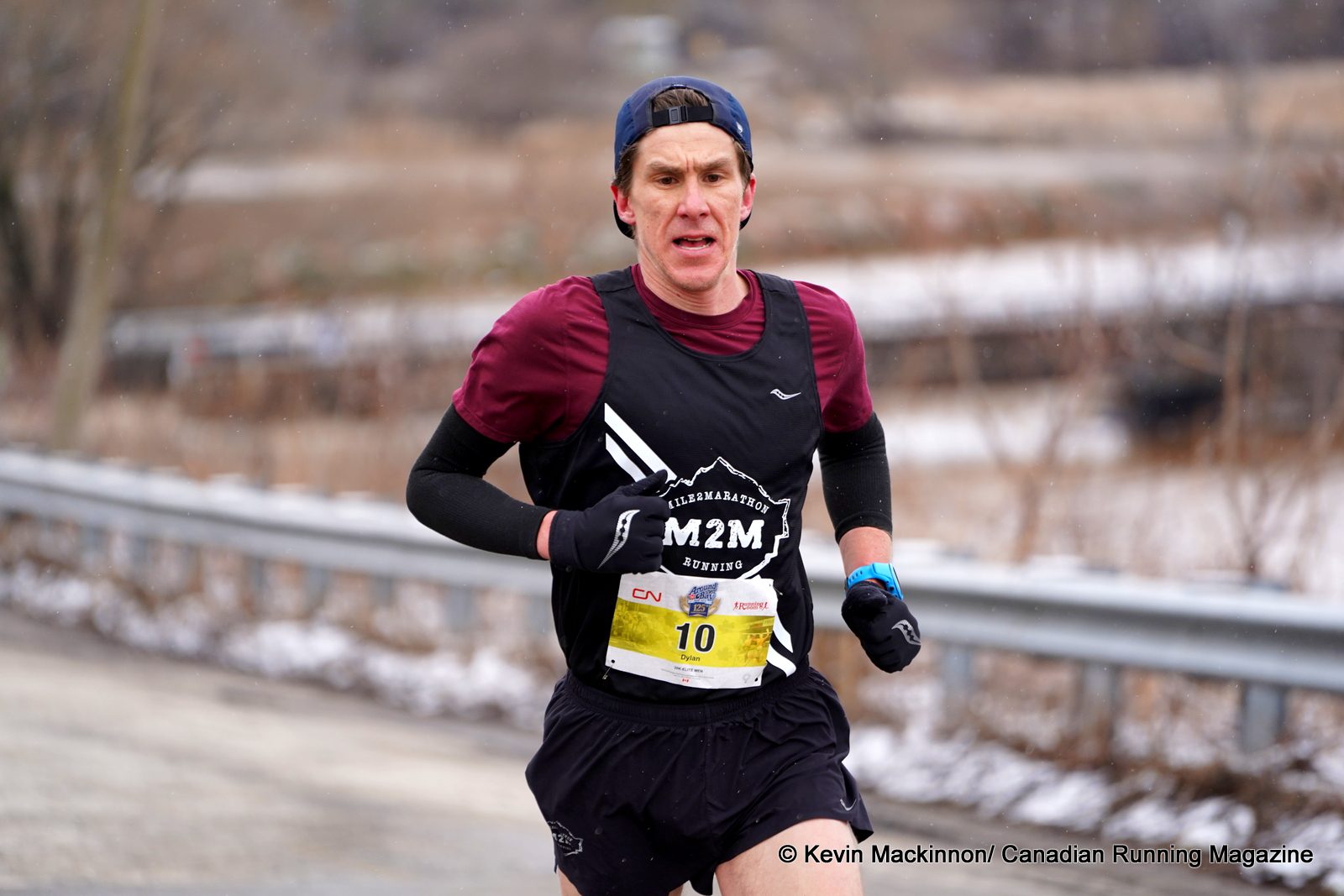 New Merino Running Line Laughs in the Face of Winter  Running outfit men,  Half marathon training plan, Winter running
