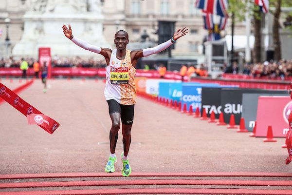 Eliud Kipchoge wins London Marathon in 2:02:37 establishing new course record