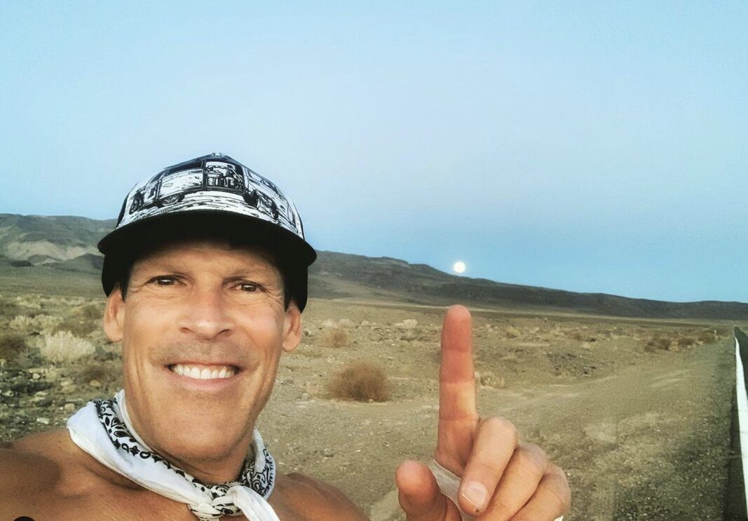 'Ultramarathon man' Dean Karnazes attacked by coyote during 150-mile race - Canadian Running Magazine