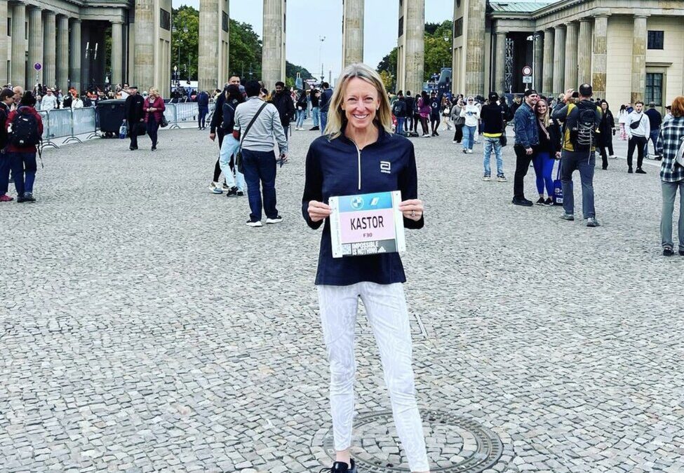 Deena Kastor finishes Berlin marathon for sixth world major star