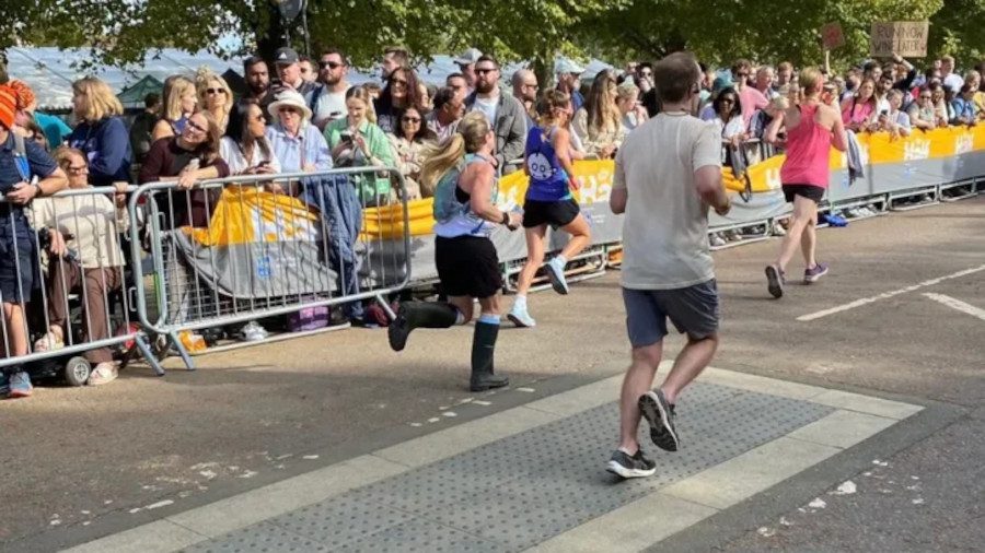 World record for half-marathon in rubber boots