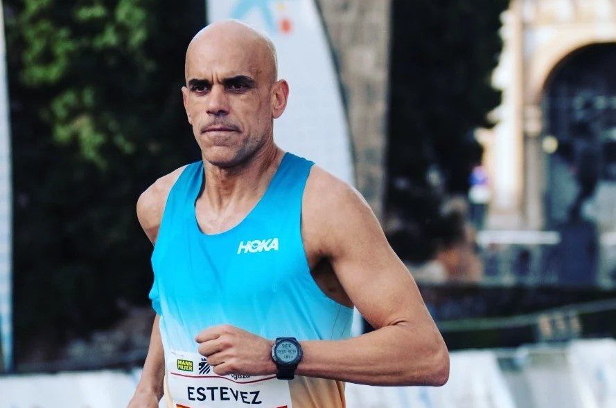 Un corredor español de 47 años lanza una distancia de 10K durante 28 minutos